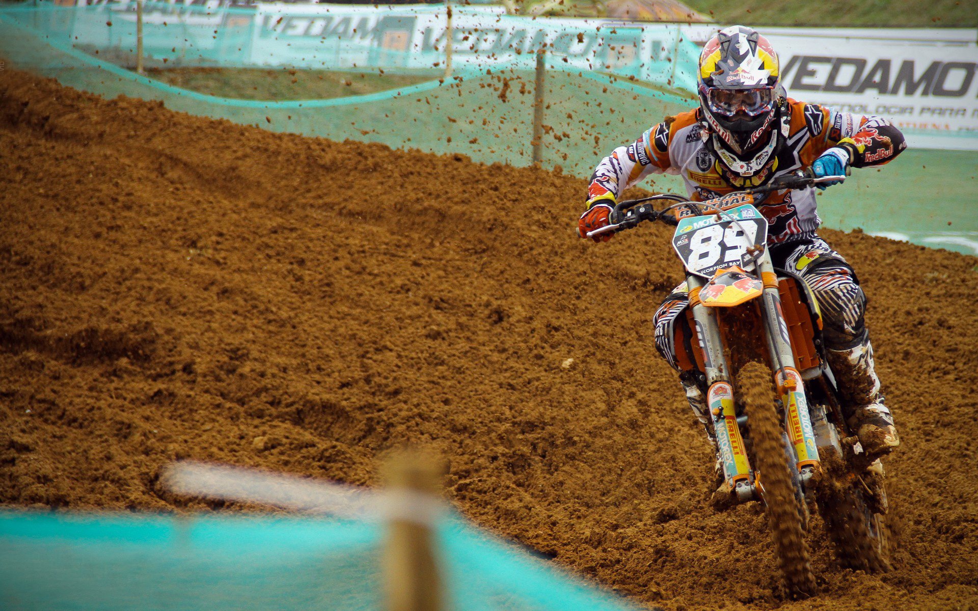 哥伦比亚队在巴黎奥运会比赛中展现出高效的传球配合，哥伦比亚进球的是谁